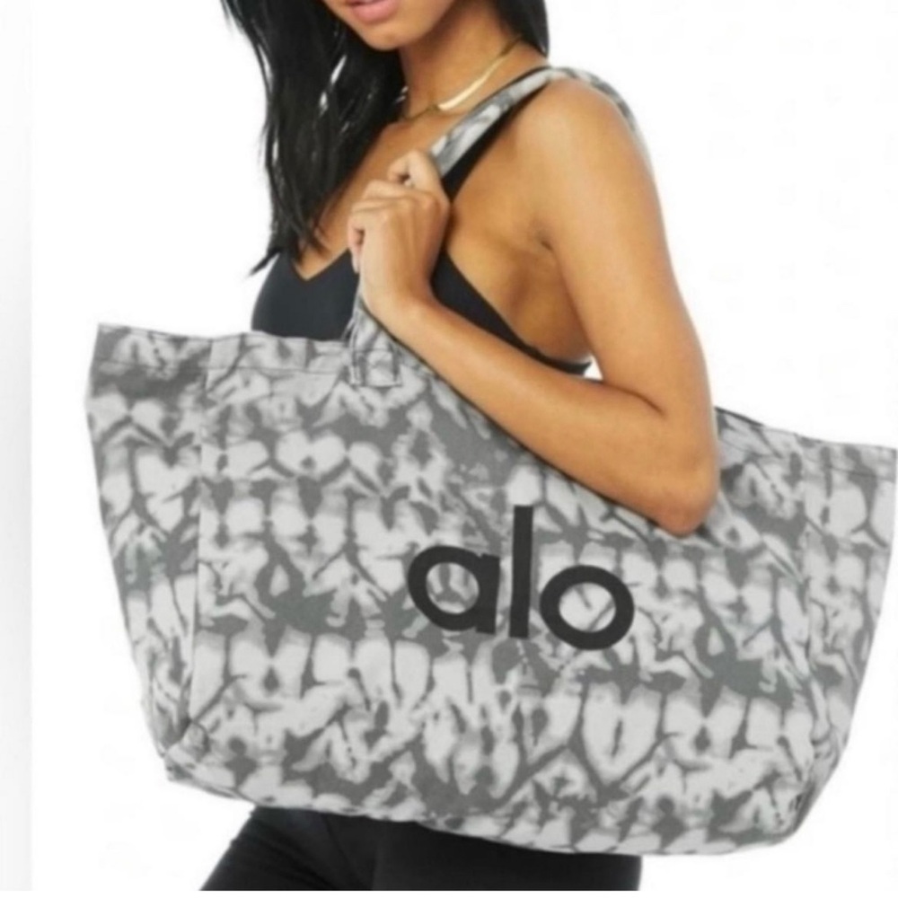 ALO Yoga Gray Tie-Dye Women's Tote Bag